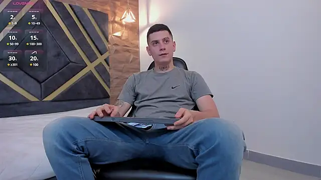 Yeiko Romero  online show from 03-21-25, 05:34