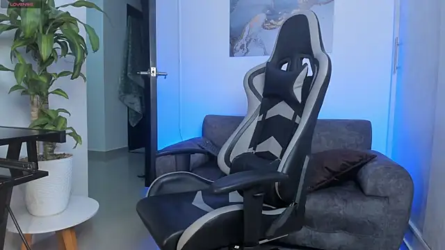 Yeiko Romero  online show from 09-23-25, 04:32