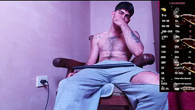 Snapshot of Thomass00 chatting on 10-03-25, 04:26 Thomass00 online show from 10-03-25, 04:26