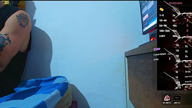 Snapshot of Thomass00 chatting on 10-07-25, 10:51 Thomass00 online show from 10-07-25, 10:51