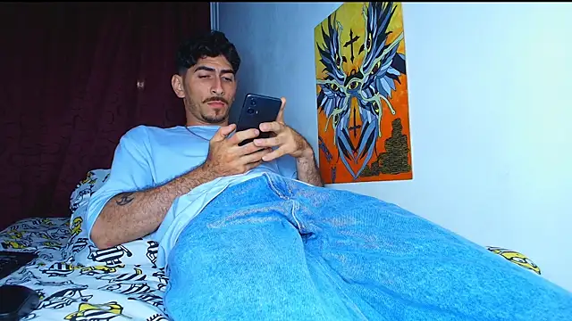 Snapshot of Thomass00 chatting on 10-18-25, 12:02 Thomass00 online show from 10-18-25, 12:02