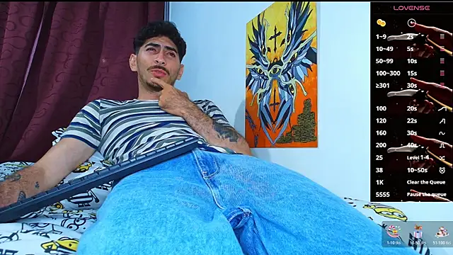 Snapshot of Thomass00 chatting on 10-19-25, 04:13 Thomass00 online show from 10-19-25, 04:13