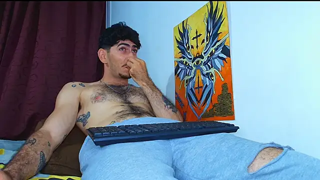 Snapshot of Thomass00 chatting on 10-28-25, 12:03 Thomass00 online show from 10-28-25, 12:03