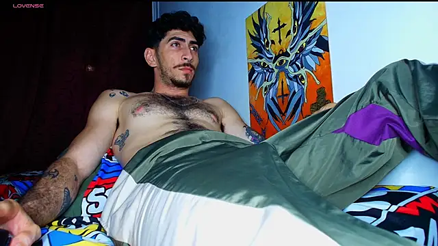 Snapshot of Thomass00 chatting on 11-10-25, 01:04 Thomass00 online show from 11-10-25, 01:04