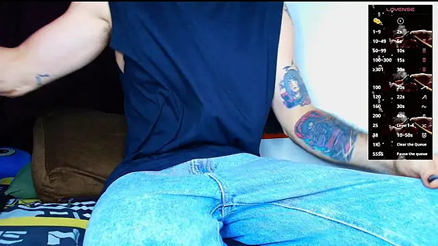 Snapshot of Thomass00 chatting on 11-23-25, 02:11 Thomass00 online show from 11-23-25, 02:11