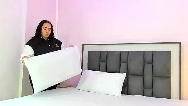 Ayla martinez online show from 10-14-25, 01:50