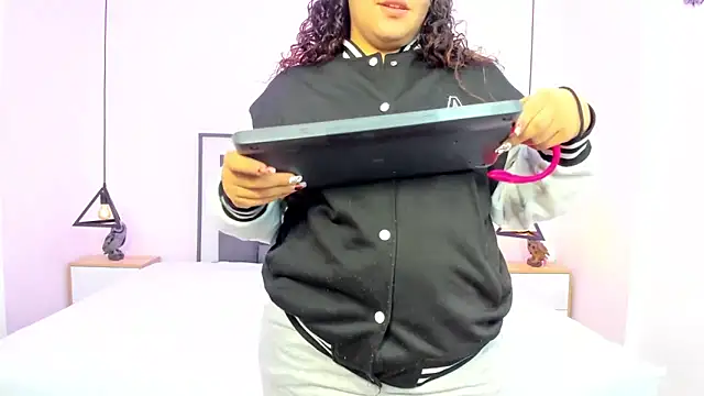 Ayla martinez online show from 10-28-25, 02:15