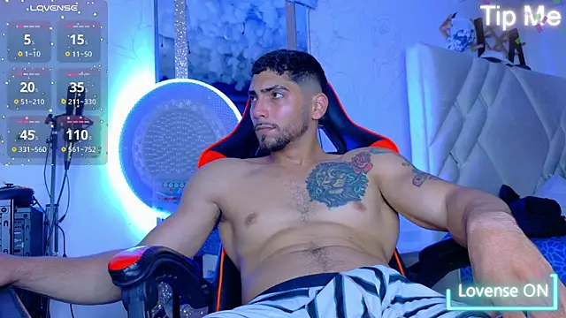 Rich boy01 online show from 11-17-25, 06:35