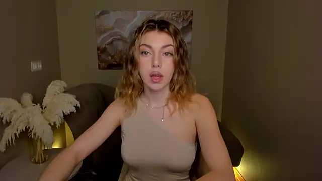 MollyMeltorr online show from 10-11-25, 01:05