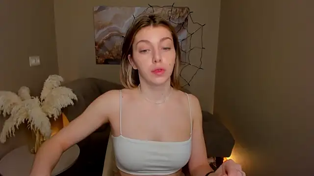 MollyMeltorr online show from 10-19-25, 01:06