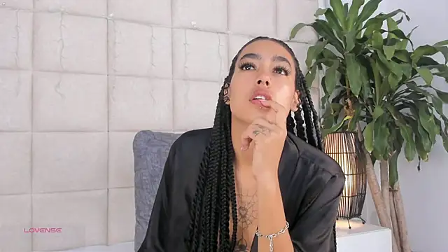 Snapshot of Nia_Bunny chatting on 12-30-24, 06:16 Nia Bunny online show from 12-30-24, 06:16