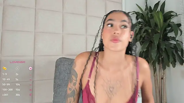 Snapshot of Nia_Bunny chatting on 01-29-25, 05:56 Nia Bunny online show from 01-29-25, 05:56