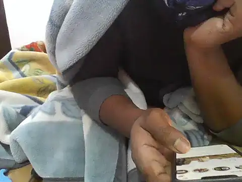 Snapshot of Average_Indian chatting on 01-16-25, 04:28 Average Indian online show from 01-16-25, 04:28