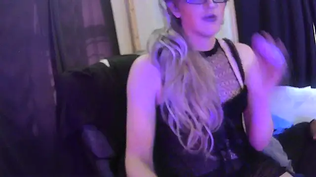 Snapshot of sexyblondetrans chatting on 02-19-25, 04:55 sexyblondetrans online show from 02-19-25, 04:55