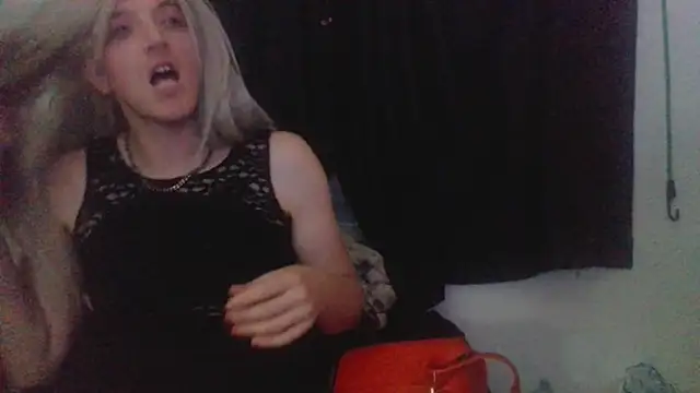 Snapshot of sexyblondetrans chatting on 10-04-25, 09:40 sexyblondetrans online show from 10-04-25, 09:40