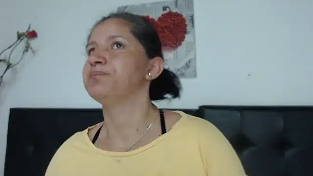 Snapshot of Angelinna_Milf chatting on 12-26-24, 06:54 Angelinna Milf online show from 12-26-24, 06:54