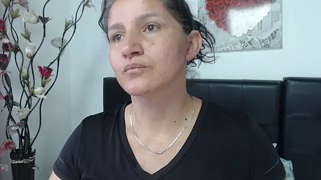 Snapshot of Angelinna_Milf chatting on 01-02-25, 06:56 Angelinna Milf online show from 01-02-25, 06:56