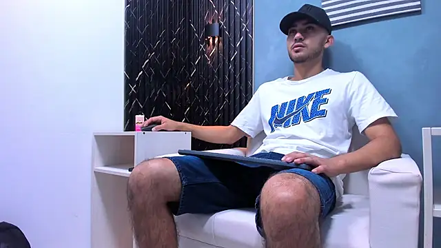 Liam crox online show from 12-17-24, 07:48