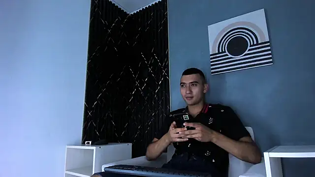 Liam crox online show from 12-18-24, 07:30