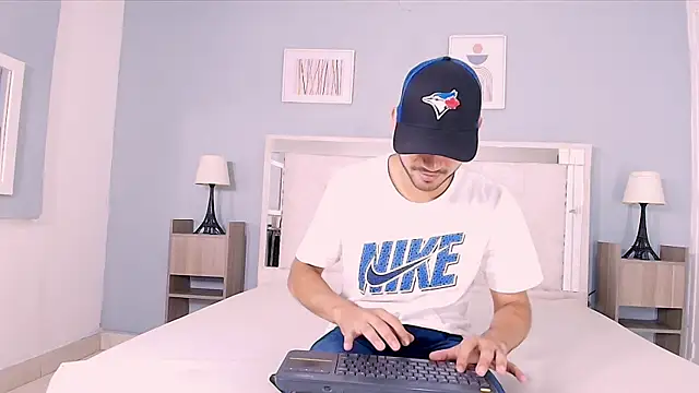 Liam crox online show from 12-27-24, 02:12