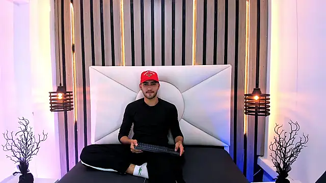 Liam crox online show from 02-13-25, 09:06