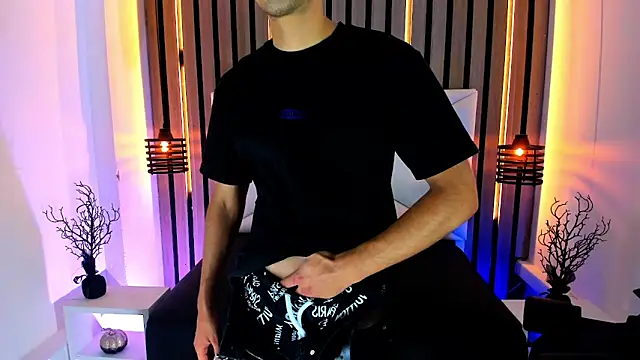 Liam crox online show from 02-27-25, 06:42