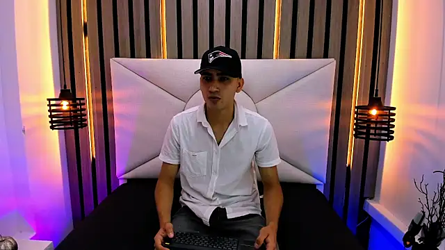 Liam crox online show from 03-06-25, 04:28