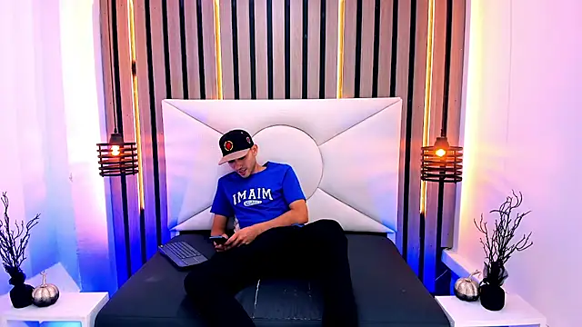 Liam crox online show from 03-12-25, 04:13