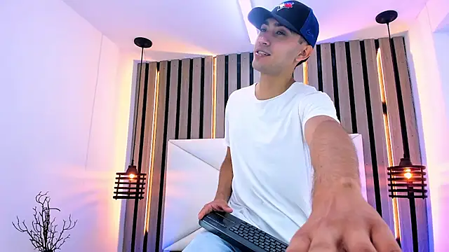 Liam crox online show from 03-17-25, 01:08