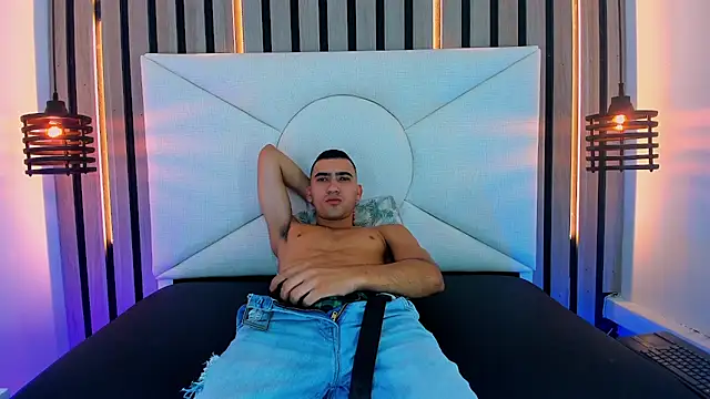 Liam crox online show from 03-22-25, 03:20