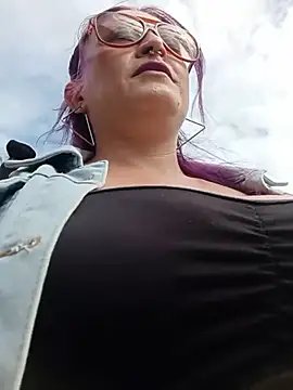 Snapshot of sophie_banger chatting on 07-16-26, 08:15 sophie banger online show from 07-16-26, 08:15