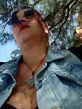 Snapshot of sophie_banger chatting on 08-01-26, 07:46 sophie banger online show from 08-01-26, 07:46