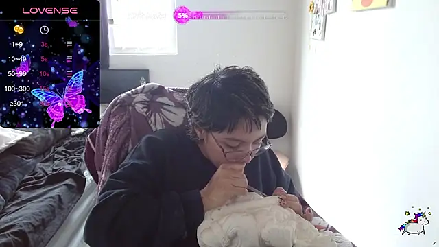 Snapshot of TRIXIE_TANG28 chatting on 11-16-25, 06:02 TRIXIE TANG28 online show from 11-16-25, 06:02