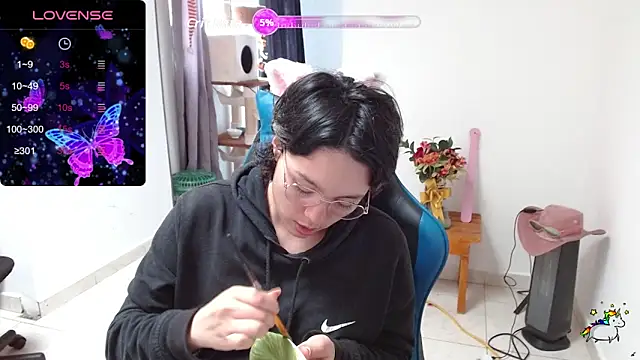 Snapshot of TRIXIE_TANG28 chatting on 02-24-26, 07:01 TRIXIE TANG28 online show from 02-24-26, 07:01