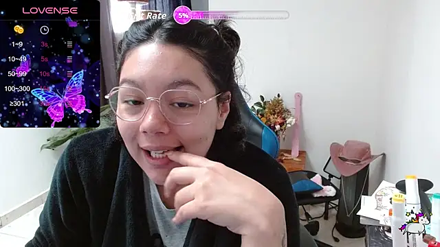 Snapshot of TRIXIE_TANG28 chatting on 03-09-26, 02:43 TRIXIE TANG28 online show from 03-09-26, 02:43