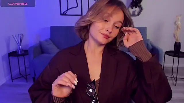 Snapshot of BritnieCute chatting on 10-08-25, 05:16 BritnieCute online show from 10-08-25, 05:16