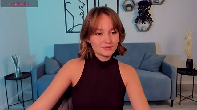 Snapshot of BritnieCute chatting on 10-27-25, 05:33 BritnieCute online show from 10-27-25, 05:33