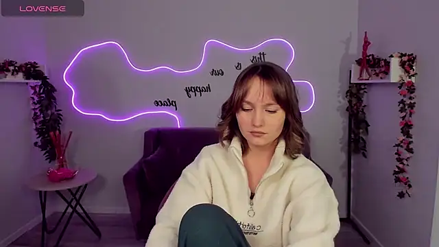 BritnieCute online show from 02-05-26, 05:45