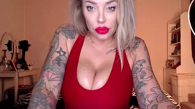 Snapshot of SadieGlam chatting on 01-17-25, 08:56 SadieGlam online show from 01-17-25, 08:56