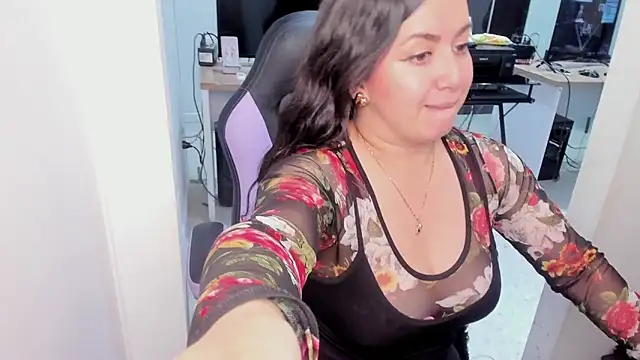 Kimkalifa  online show from 05-11-26, 01:06