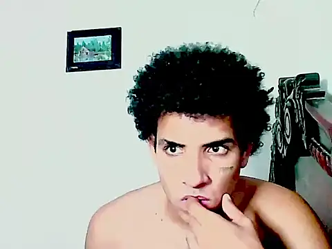 Snapshot of maick5- chatting on 09-29-25, 12:10 maick5- online show from 09-29-25, 12:10