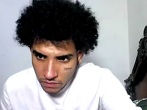 Snapshot of maick5- chatting on 10-10-25, 03:00 maick5- online show from 10-10-25, 03:00