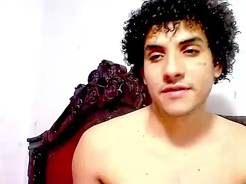 Snapshot of maick5- chatting on 10-17-25, 04:04 maick5- online show from 10-17-25, 04:04