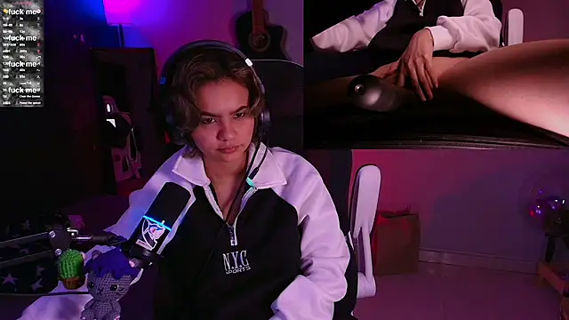 Snapshot of marlena3312 chatting on 03-25-26, 02:12 marlena3312 online show from 03-25-26, 02:12