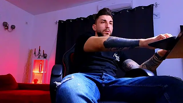 Snapshot of MightyAaron66 chatting on 09-22-25, 04:03 MightyAaron66 online show from 09-22-25, 04:03