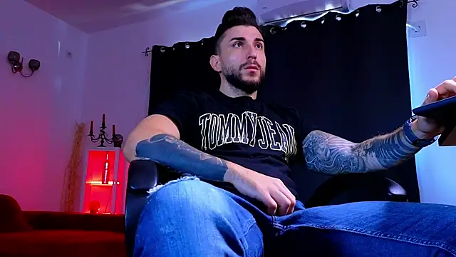 Snapshot of MightyAaron66 chatting on 09-24-25, 06:06 MightyAaron66 online show from 09-24-25, 06:06