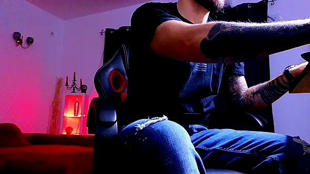 Snapshot of MightyAaron66 chatting on 09-27-25, 01:32 MightyAaron66 online show from 09-27-25, 01:32