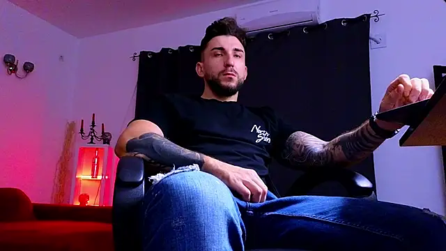 Snapshot of MightyAaron66 chatting on 10-01-25, 01:33 MightyAaron66 online show from 10-01-25, 01:33