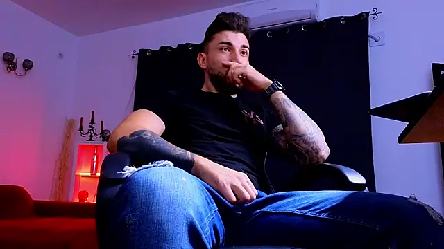 Snapshot of MightyAaron66 chatting on 10-04-25, 03:48 MightyAaron66 online show from 10-04-25, 03:48