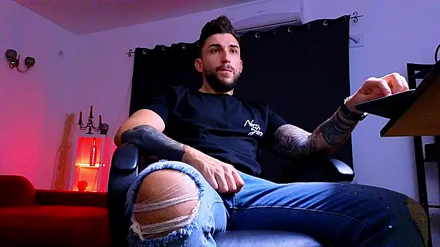 Snapshot of MightyAaron66 chatting on 10-07-25, 04:42 MightyAaron66 online show from 10-07-25, 04:42